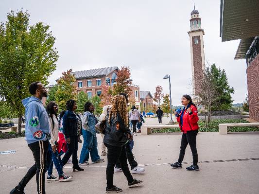 Students Tour the UNT Dallas Campus
