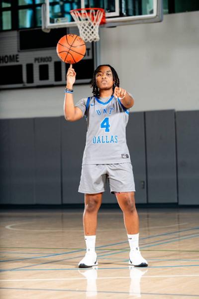 Ke'Liyah Anderson of the Women's Basketball Team