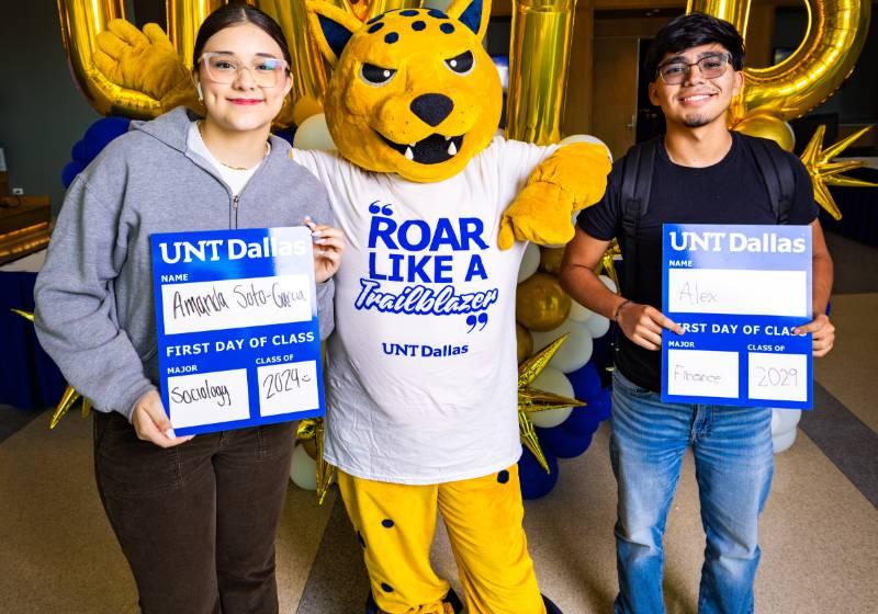 Students Share Their Trailblazer Pride with Mascot Jax