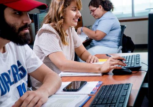 unt dallas students in computer lab